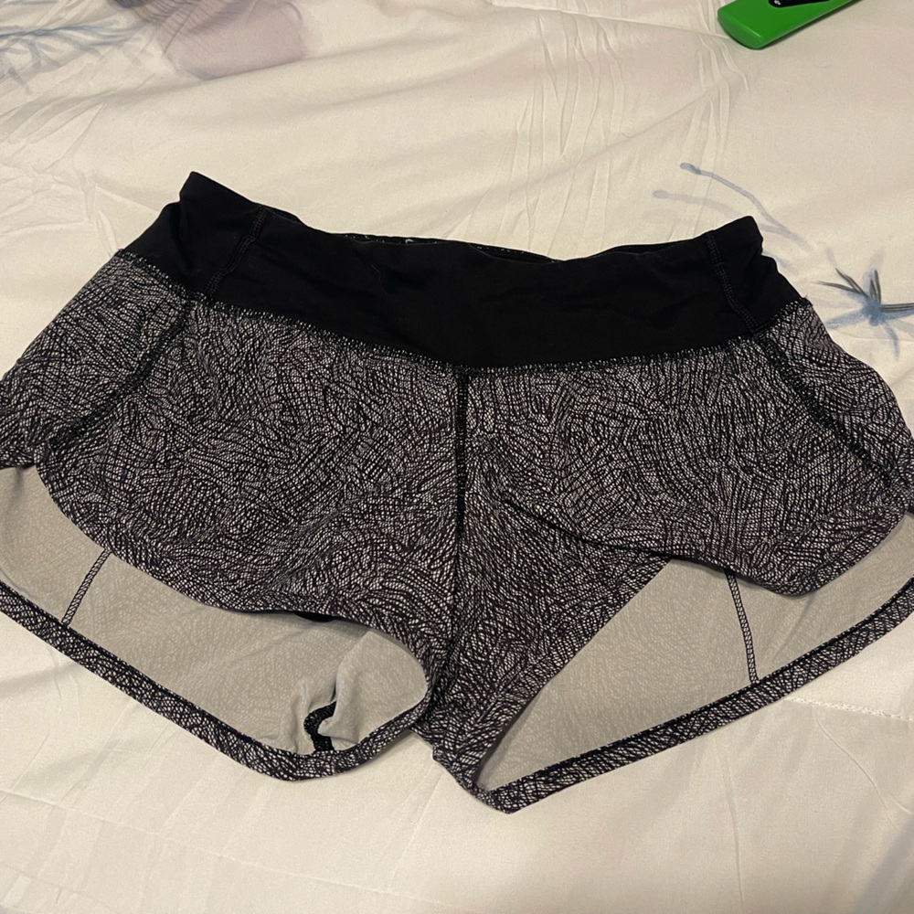 Lululemon 2.5 inch inseam black and grey speed up shorts